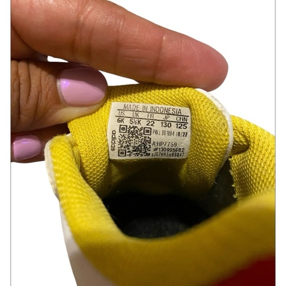 Adidas Disney Mickey Mouse Toddler White and Yellow Sneakers size 6k - Picture 5 of 9